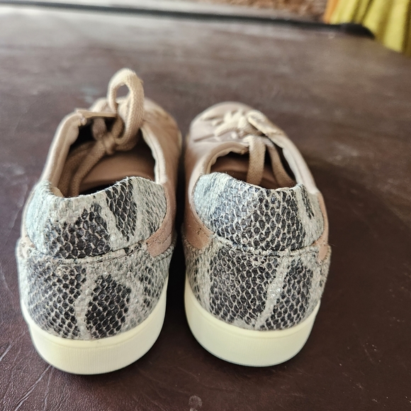 Naturalizer Women's Morrison Sneaker - Picture 3 of 8